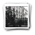 A revolução de 25 de Abril de 1974 em Lisboa. Alguns civis em cima de uma viatura militar na travessa do Carmo, junto ao largo do Carmo