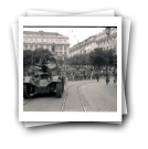 A revolução de 25 de Abril de 1974 em Lisboa. Uma viatura blindada de reconhecimento (Panhard EBR 75), no largo do Chiado, junto à praça Luís de Camões