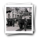 A revolução de 25 de Abril de 1974 em Lisboa. O capitão Fernando José Salgueiro Maia, junto ao chaimite 'Bafatá' no largo do Carmo