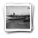 Naufrágio na Costa da Caparica. O barco que naufragou, depois de recolhido e varado em terra.